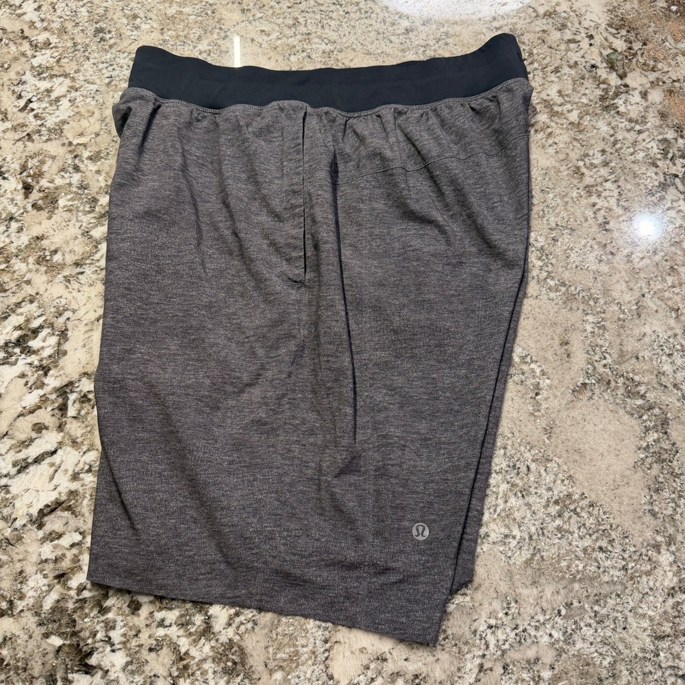Lululemon Mens Pace Breaker Athletic Shorts Charcoal Gray Heather Size M. px